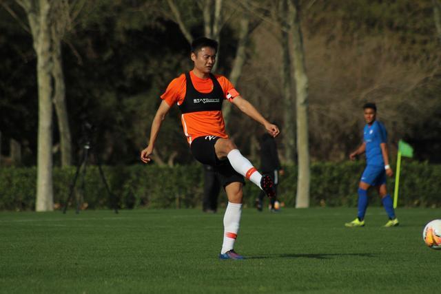 布朗41分广厦胜辽宁 于德豪16分山东胜同曦